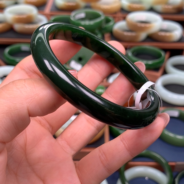 和田玉（碧玉）手镯未镶嵌
