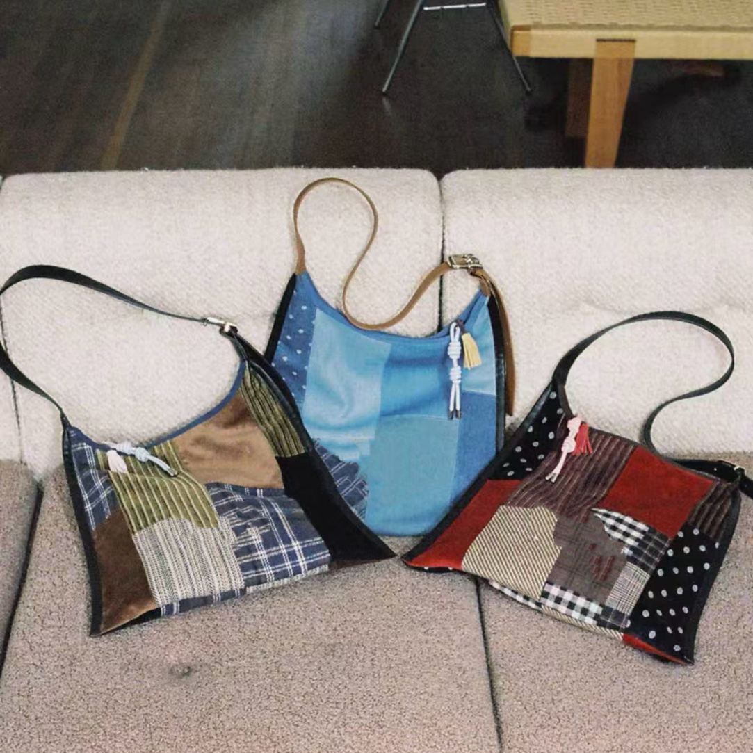 编号179   撞色灯芯绒单肩包