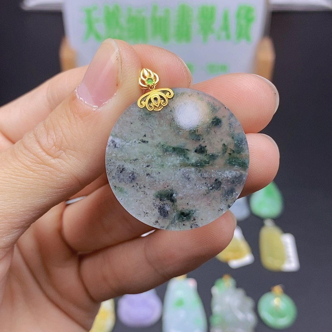 翡翠颈饰18K金镶嵌翡翠