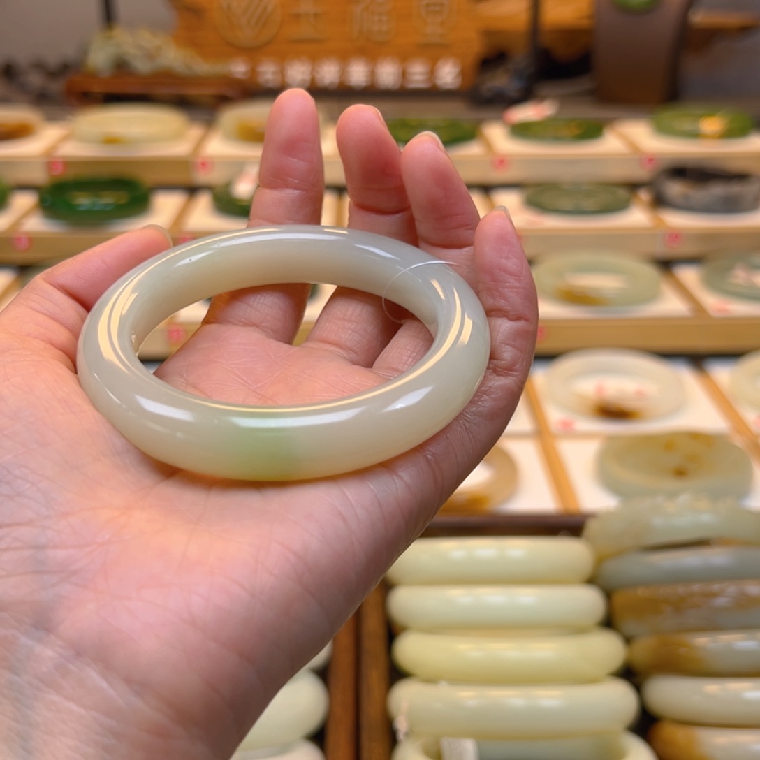 和田玉手镯未镶嵌2