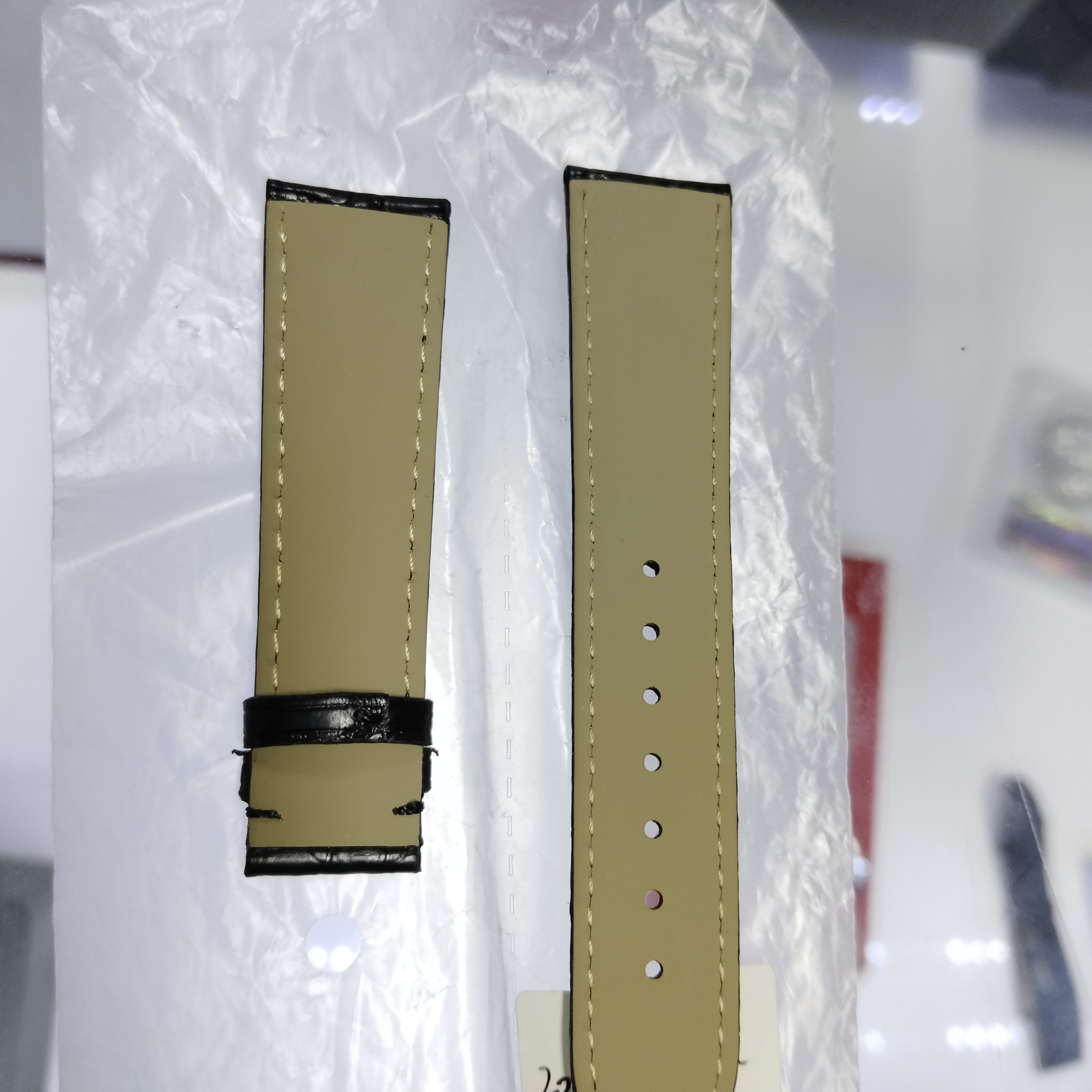 单面鳄鱼皮表带，宽度20--18，适配各种品牌腕表