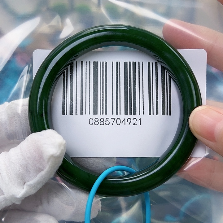 和田玉未镶嵌手镯微瑕59