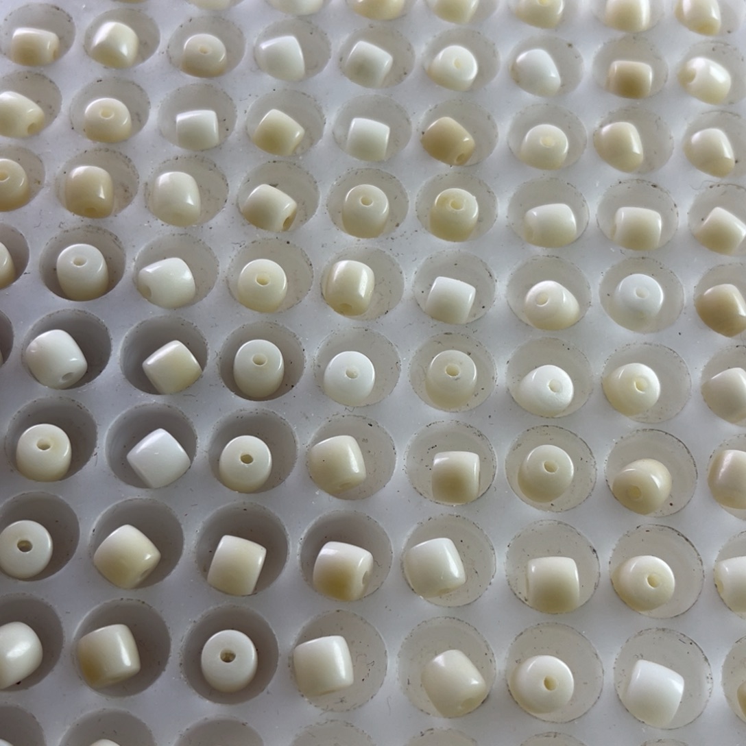 白玉菩提吊坠瑕疵7-6奶白直切200颗