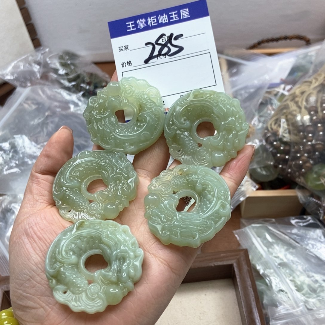 岫玉吊坠吊坠未镶嵌多样性，发一个