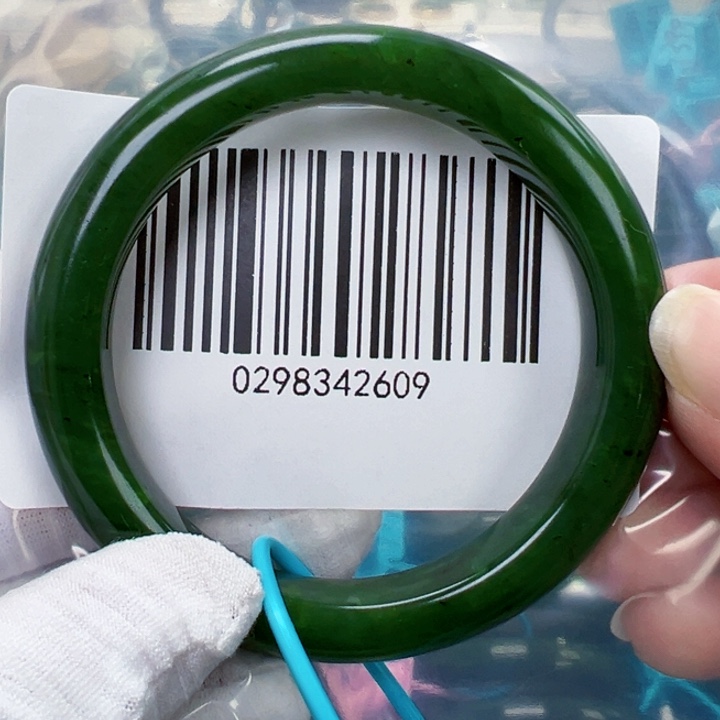 和田玉未镶嵌手镯微瑕57