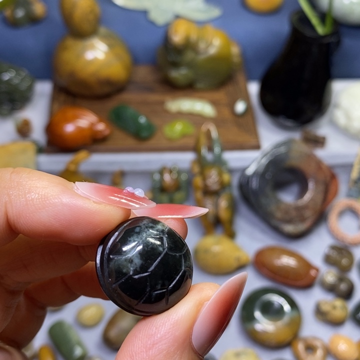 透闪石质玉未镶嵌挂件双面富甲