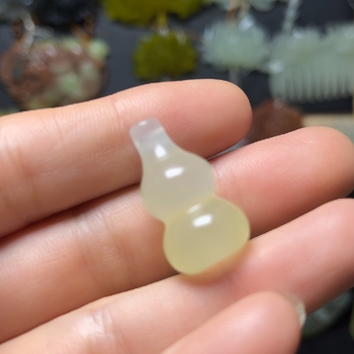 未镶嵌蛇纹石玉颈饰