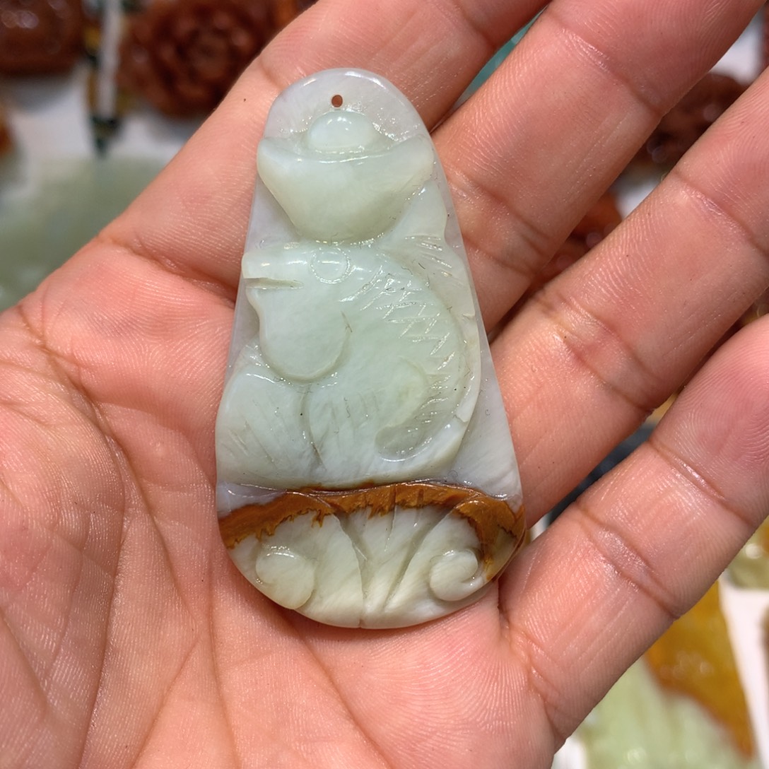 未镶嵌蛇纹石玉颈饰