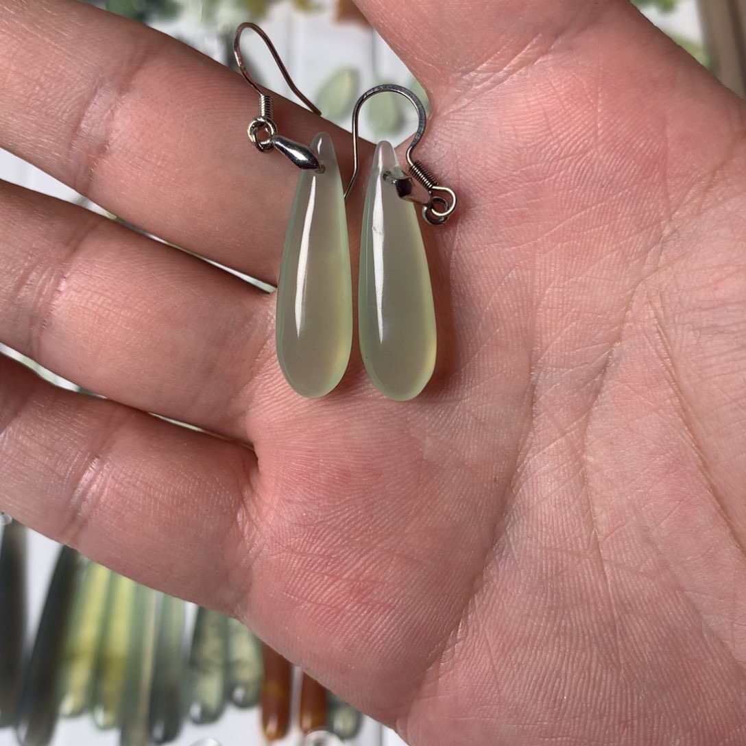 蛇纹石玉耳环未镶嵌