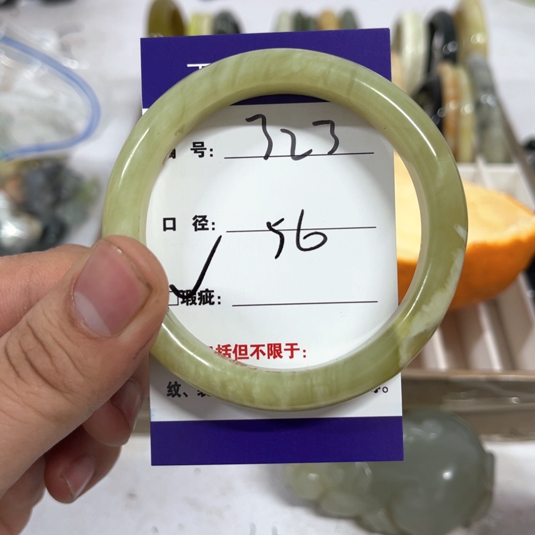 蛇纹石玉手镯未镶嵌