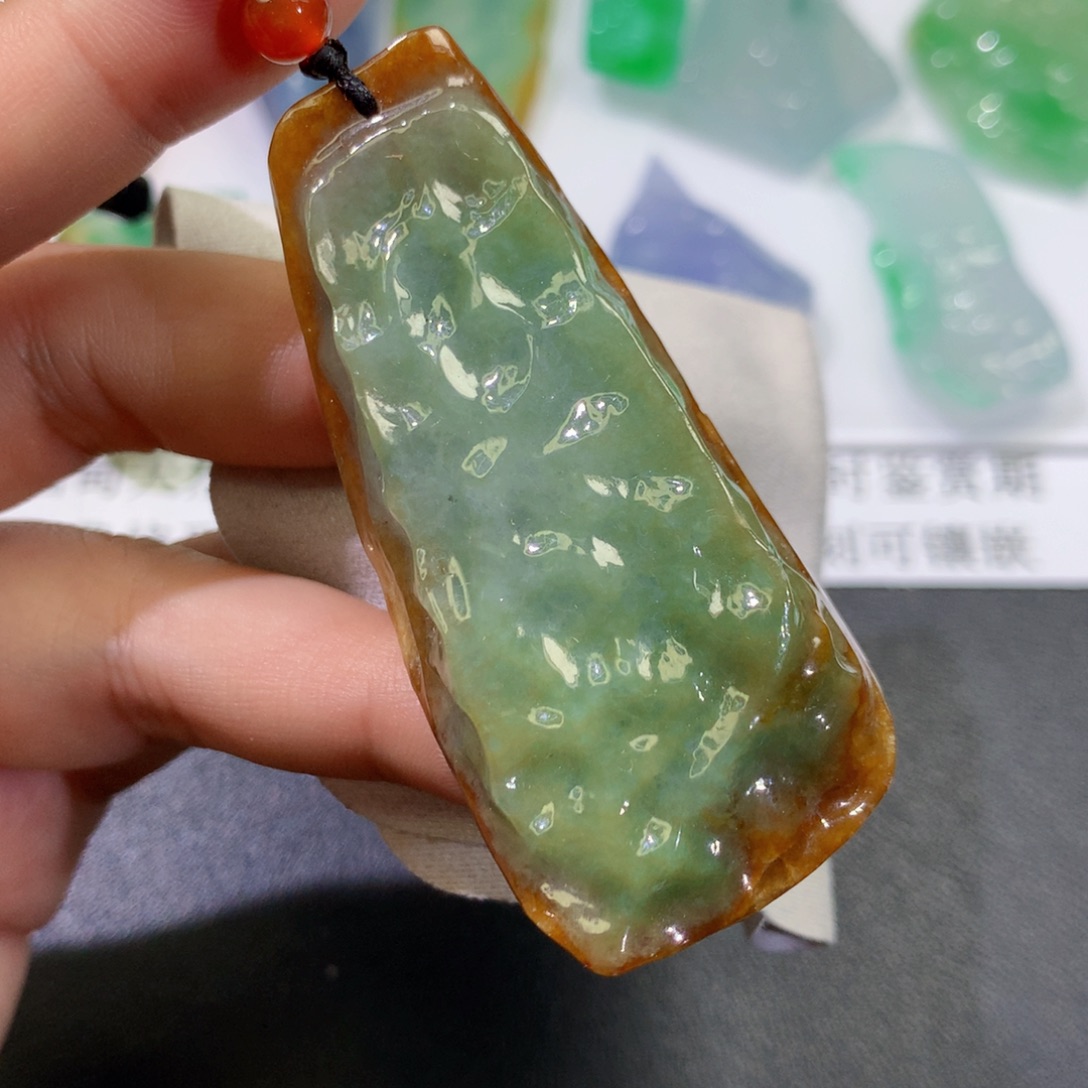 翡翠未镶嵌颈饰保真