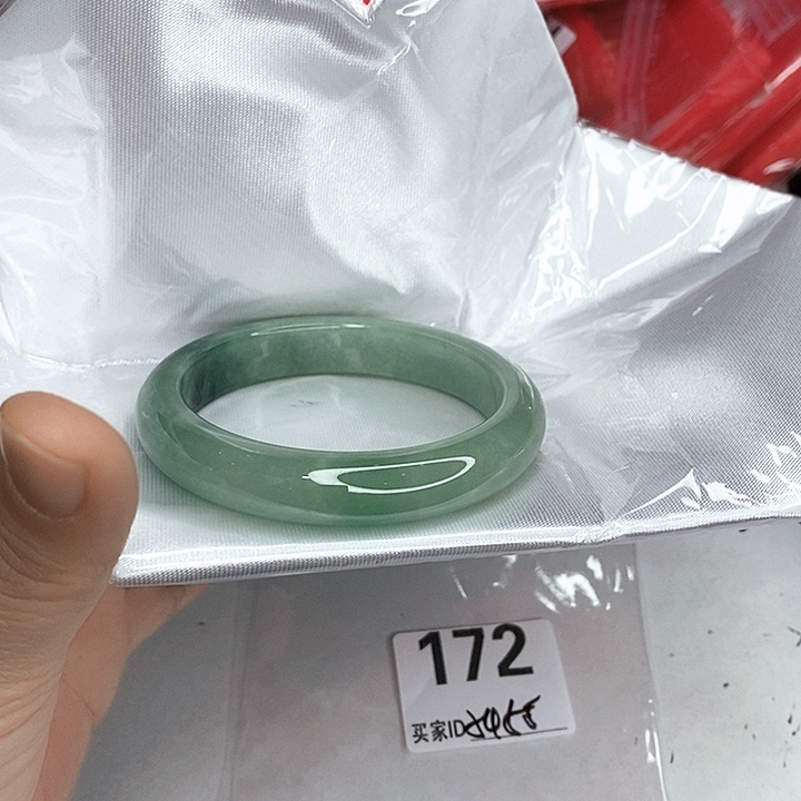 翡翠未镶嵌手镯一图一物实物为准（微瑕处理）