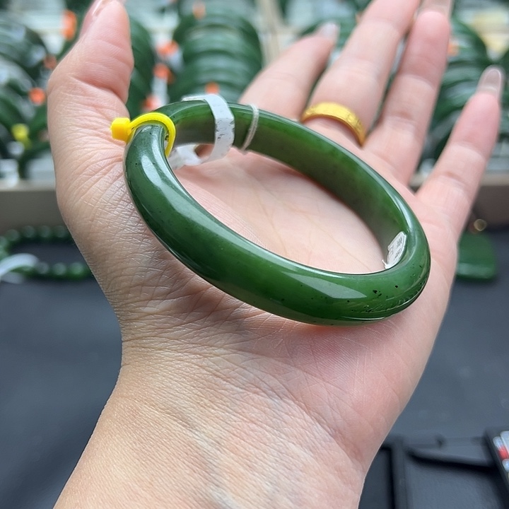 霞***韵和田玉未镶嵌手镯