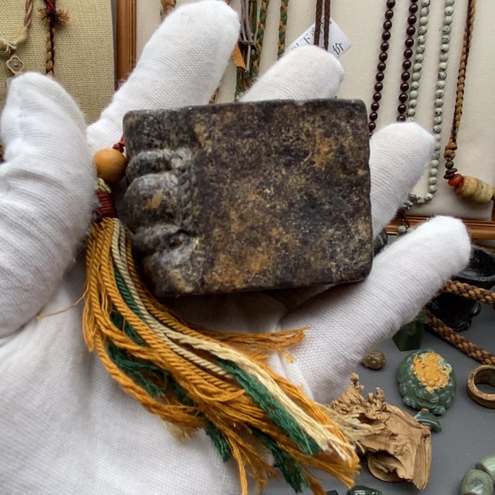 岫岩河磨玉（透闪石质玉）把件未镶嵌