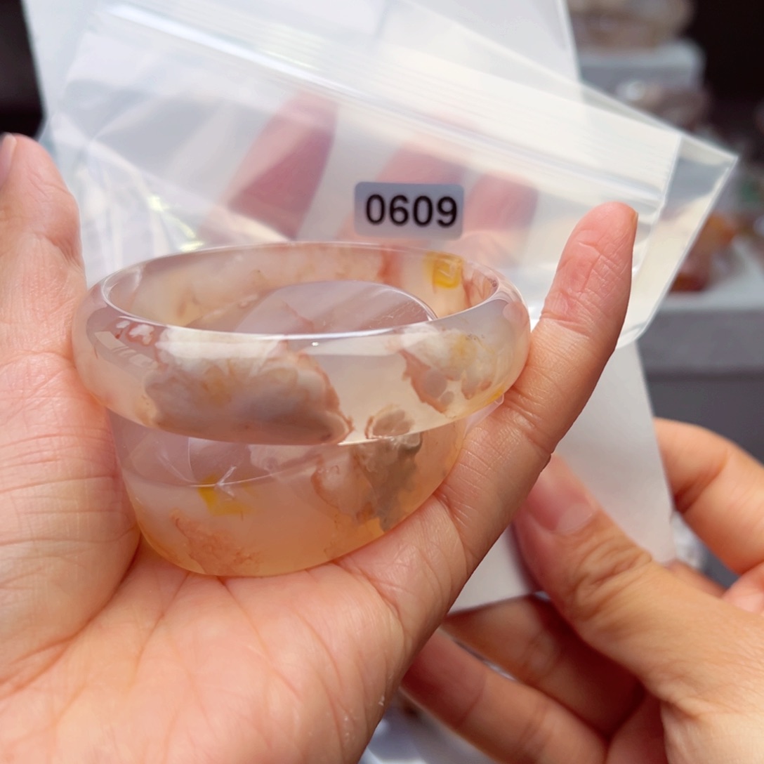 玛瑙/玉髓手镯未镶嵌这****念