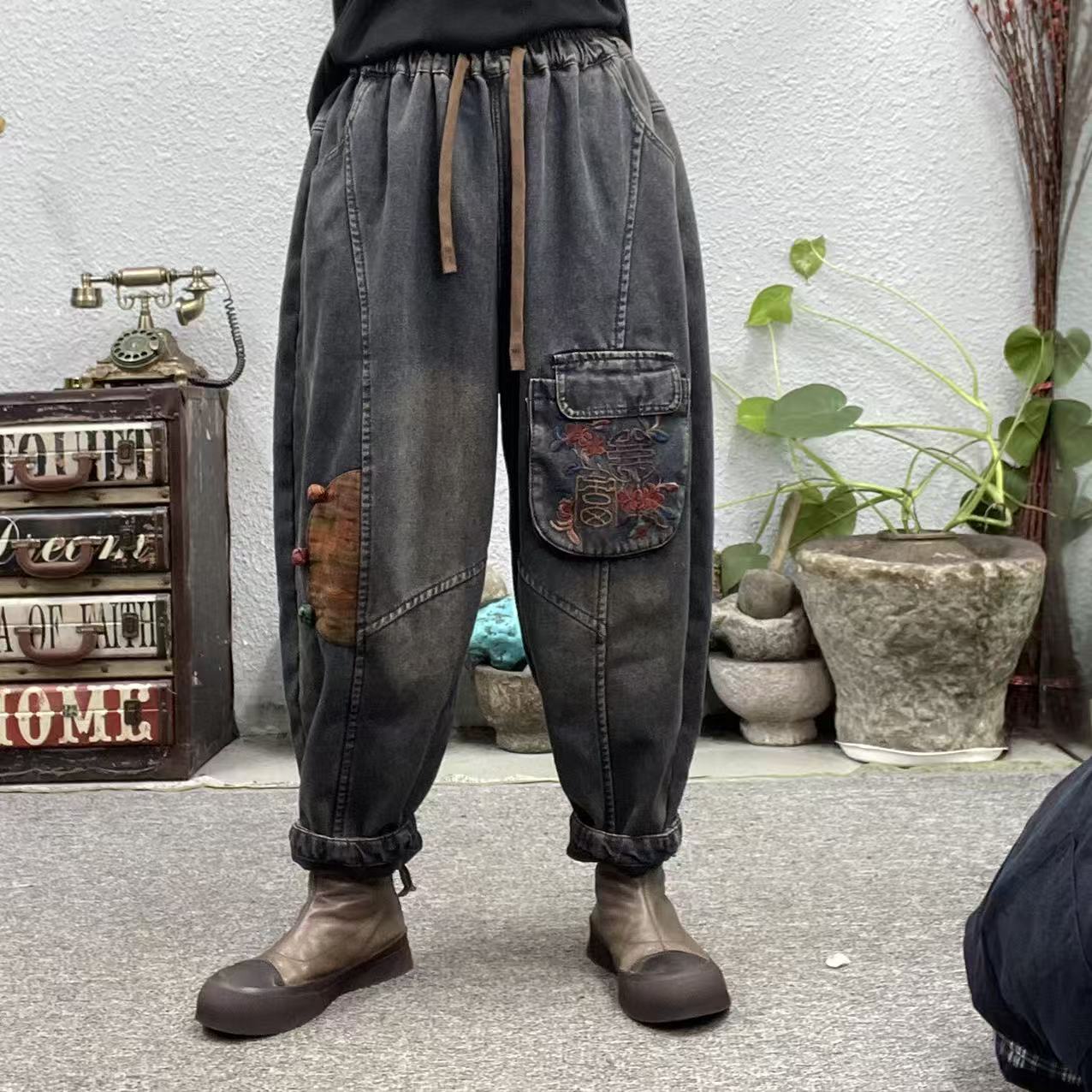 931牛仔裤加绒立体口袋绣花三颗盘口牛仔裤（长90臀围132脚口38