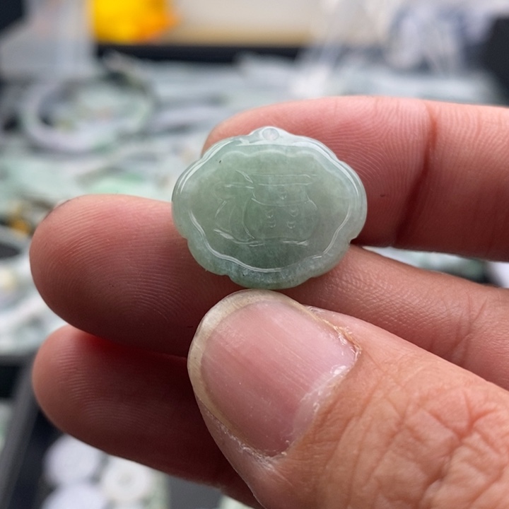 翡翠未镶嵌吊坠(不含链)