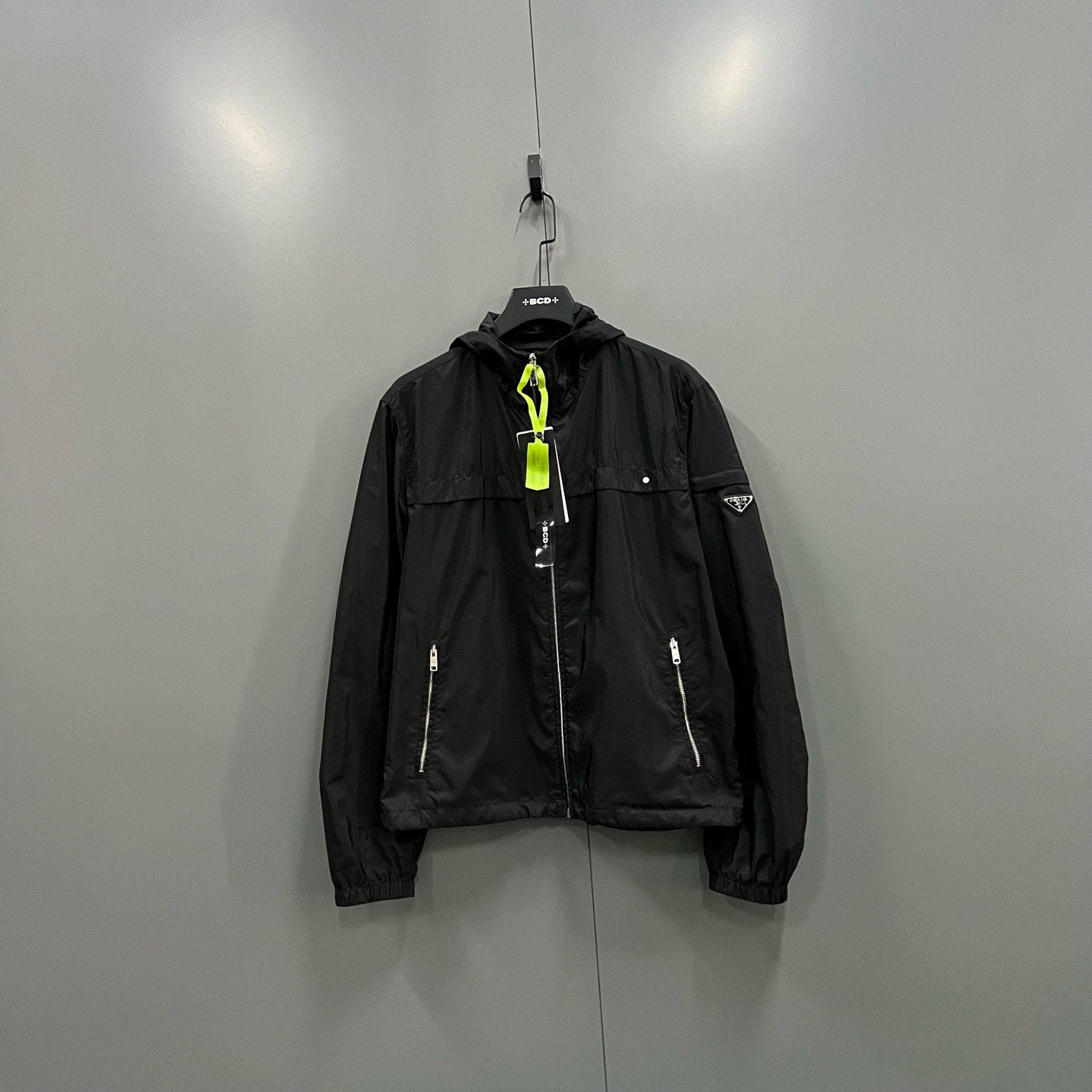 99新 Prada/普拉达 ab1217 610247 黑色三角标连帽外套 52码