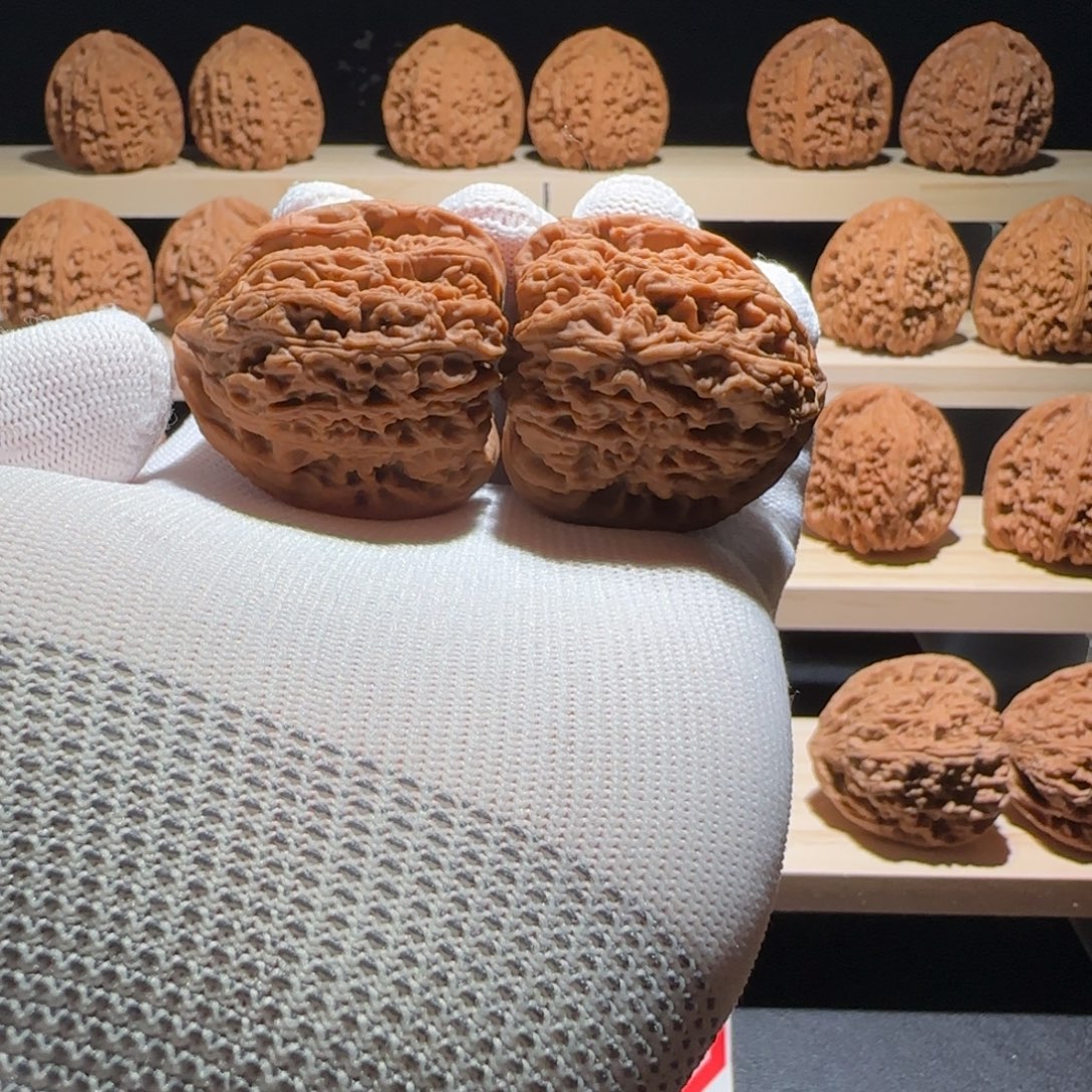 黄***涵吊坠文玩核桃40炮弹