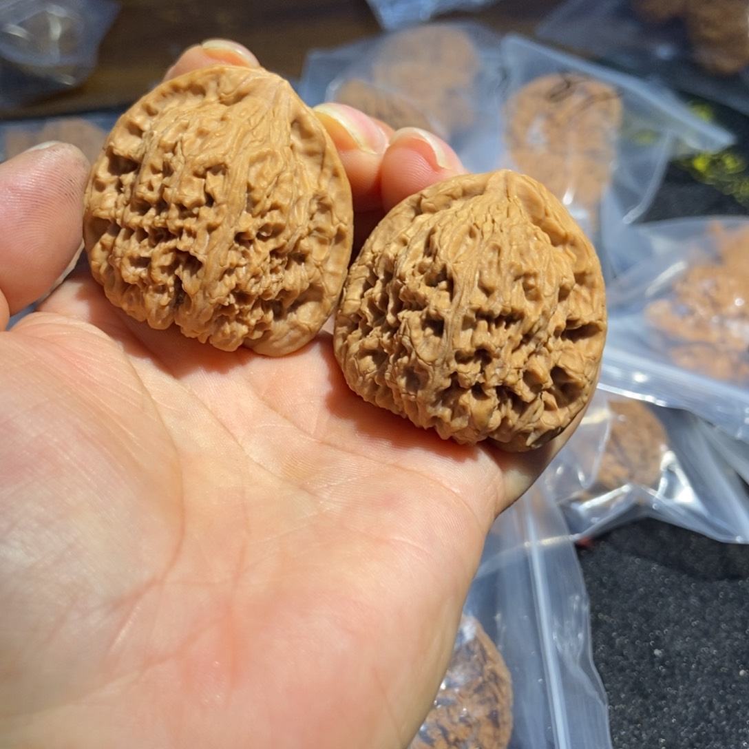 吊坠文玩核桃三角南疆石88