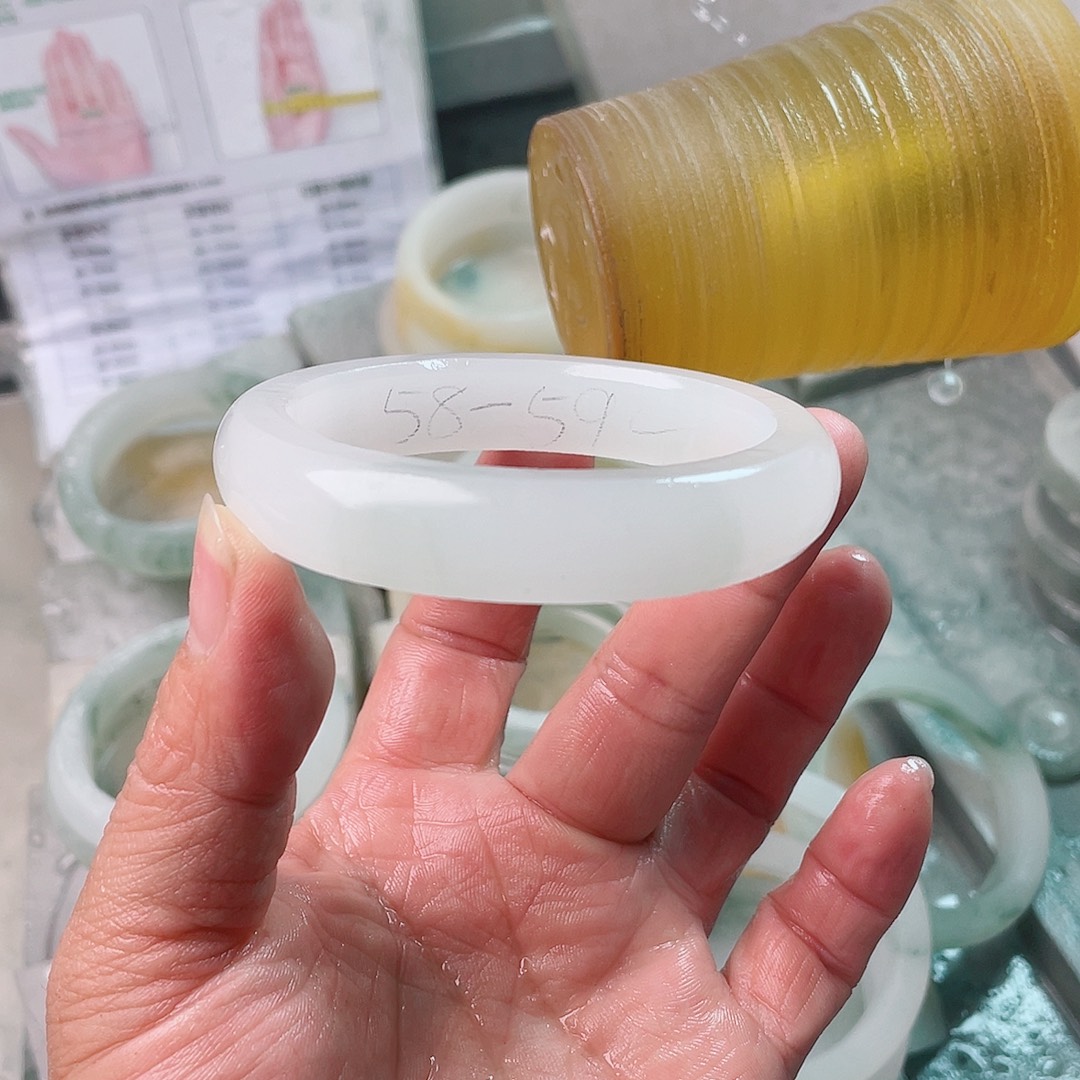 (***得定制石英质玉（天山翠）