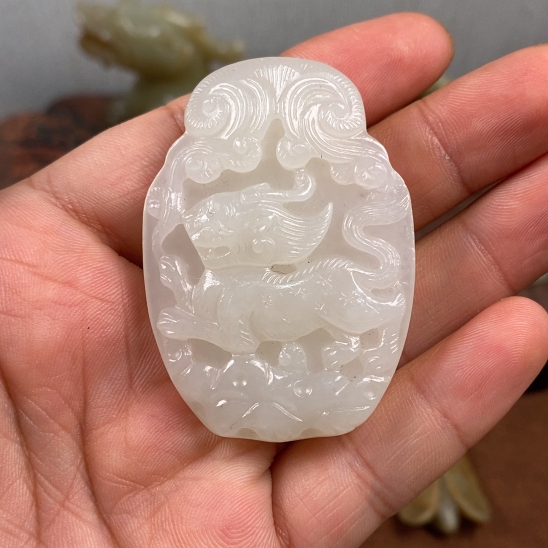 三***生非常精美得脖挂件