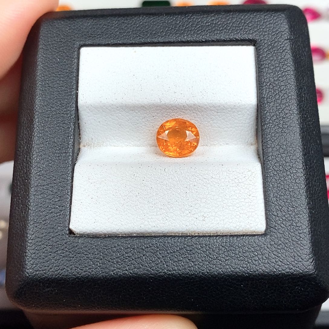裸石未镶嵌石榴石（芬达石）2.77ct