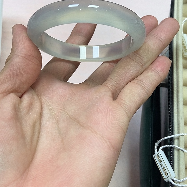 玛瑙/玉髓手镯未镶嵌?*378