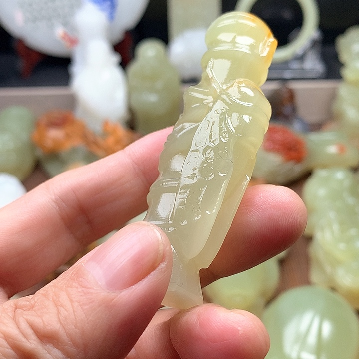 石英质玉颈饰未镶嵌后**吧