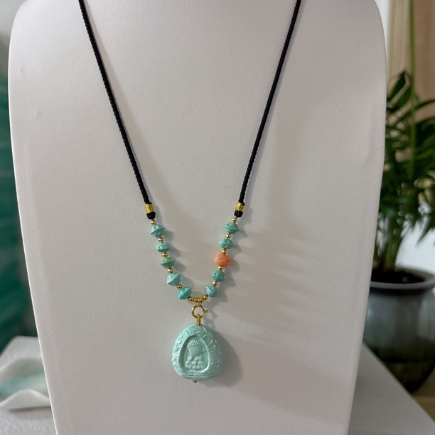 999绿松石百香籽S925银镀金抽拉项链5.7mm左右，歪头无相佛18×19mm