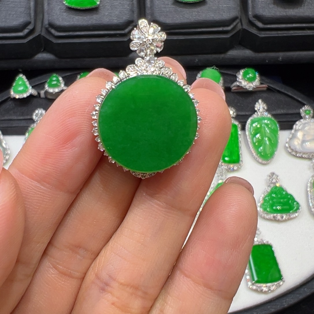 翡翠颈饰18K金镶嵌胖***袭收到货48小时鉴赏期