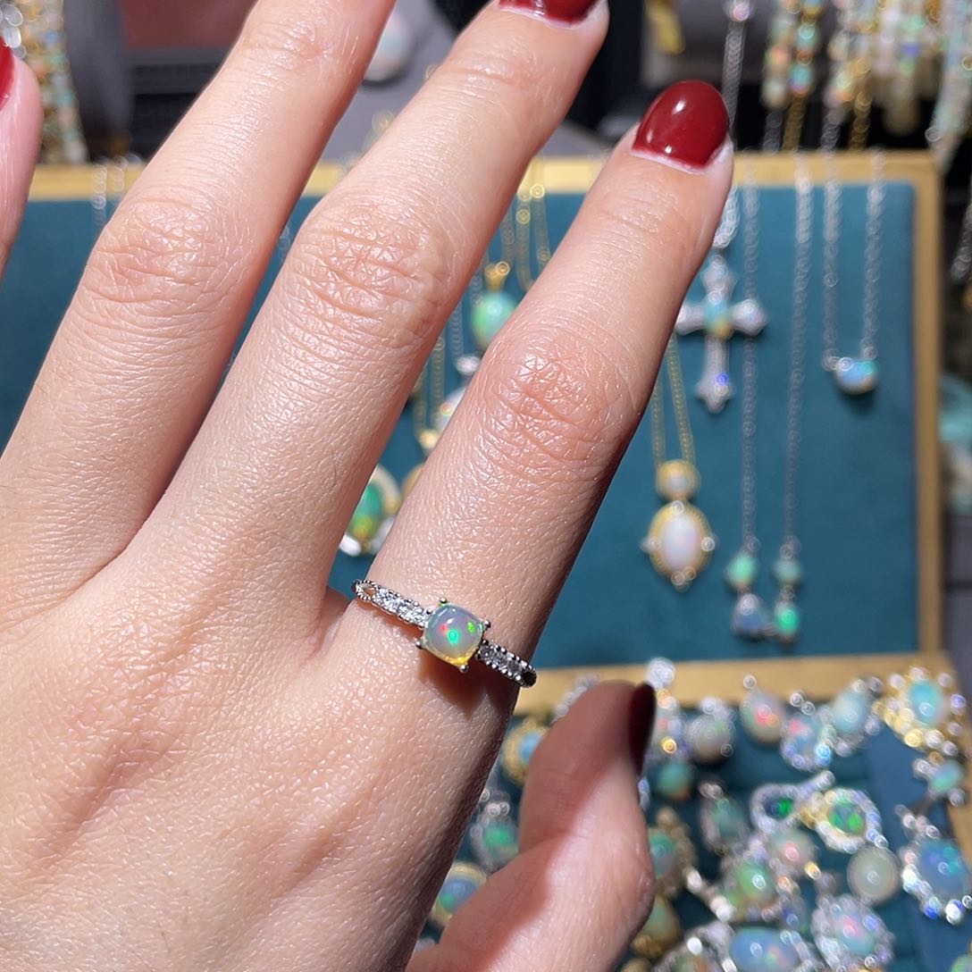 银S925镶嵌欧泊戒指）