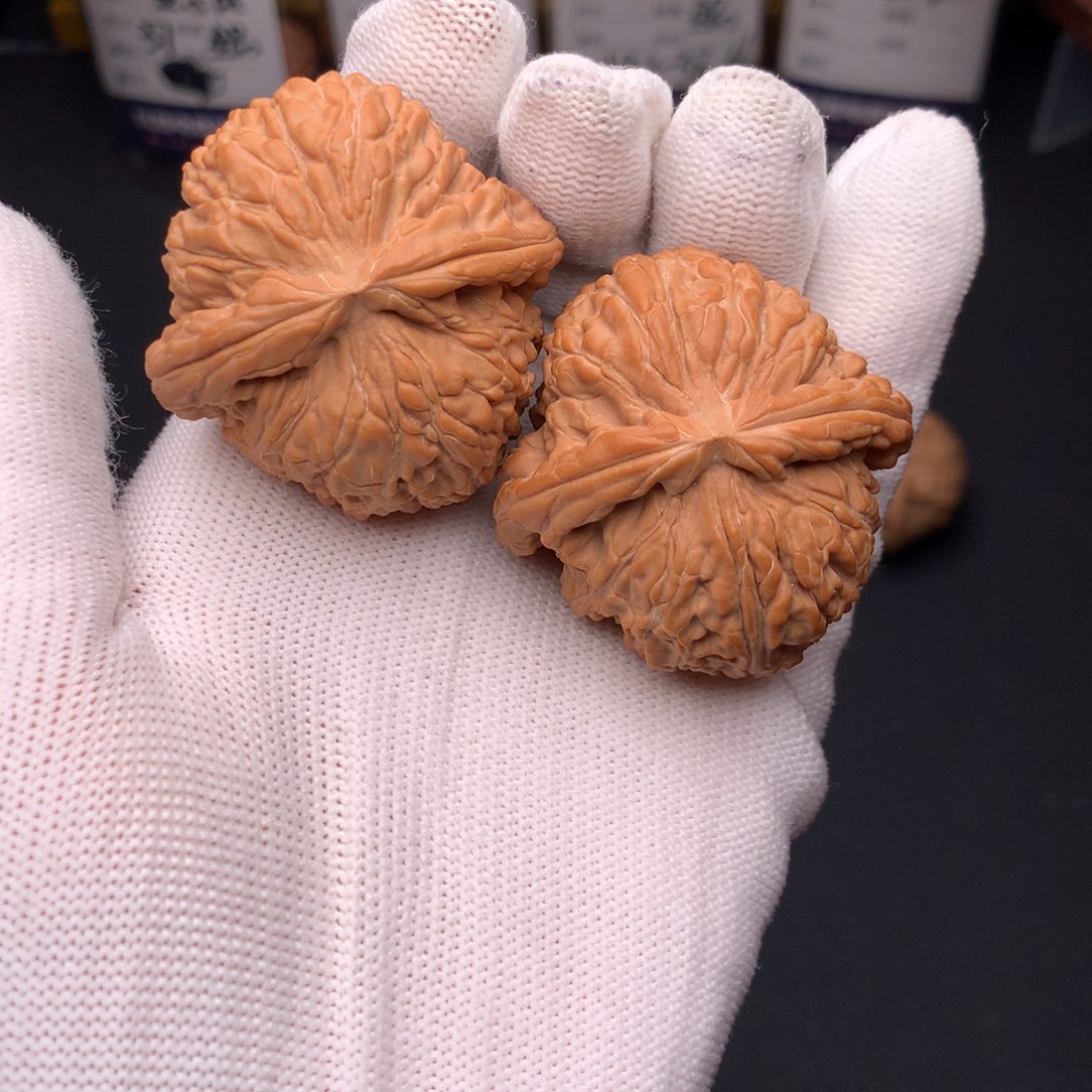 文玩核桃吊坠42球白