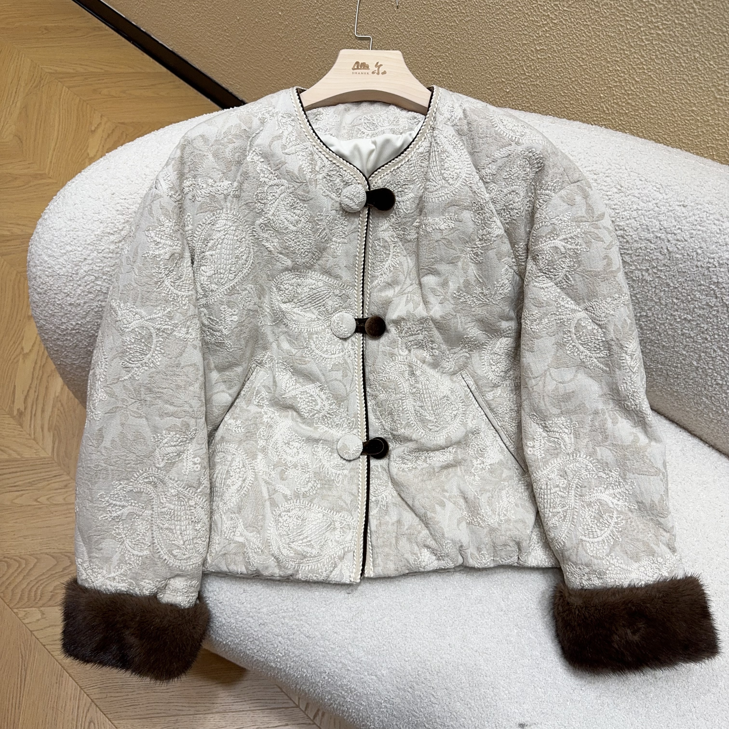 山.尔【寒霜】新中式刺绣鹅绒羽绒服
