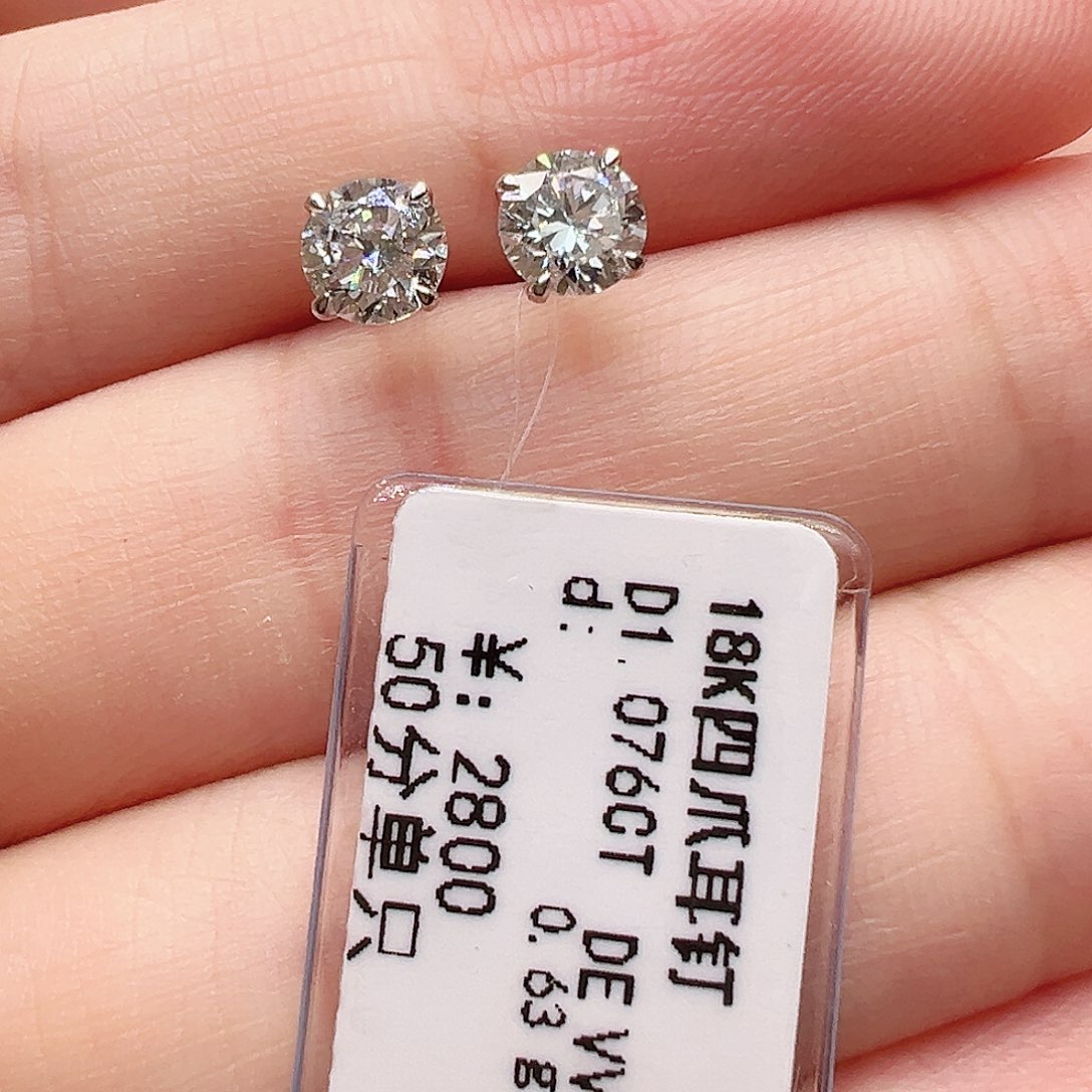 套链18K金镶嵌实验室培育钻石单颗50分，一对四爪耳钉k白
