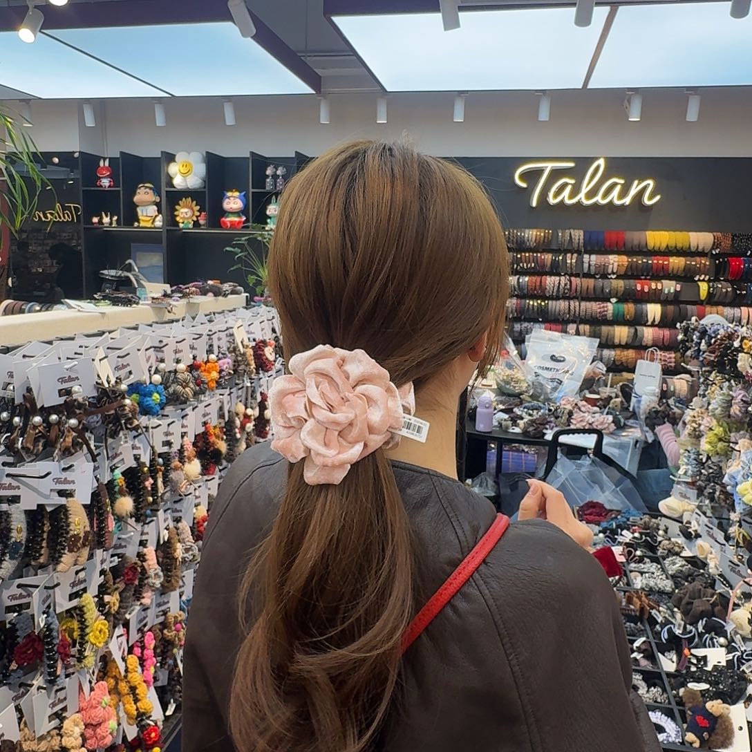 布艺非金属粉色丝绒花花香蕉夹