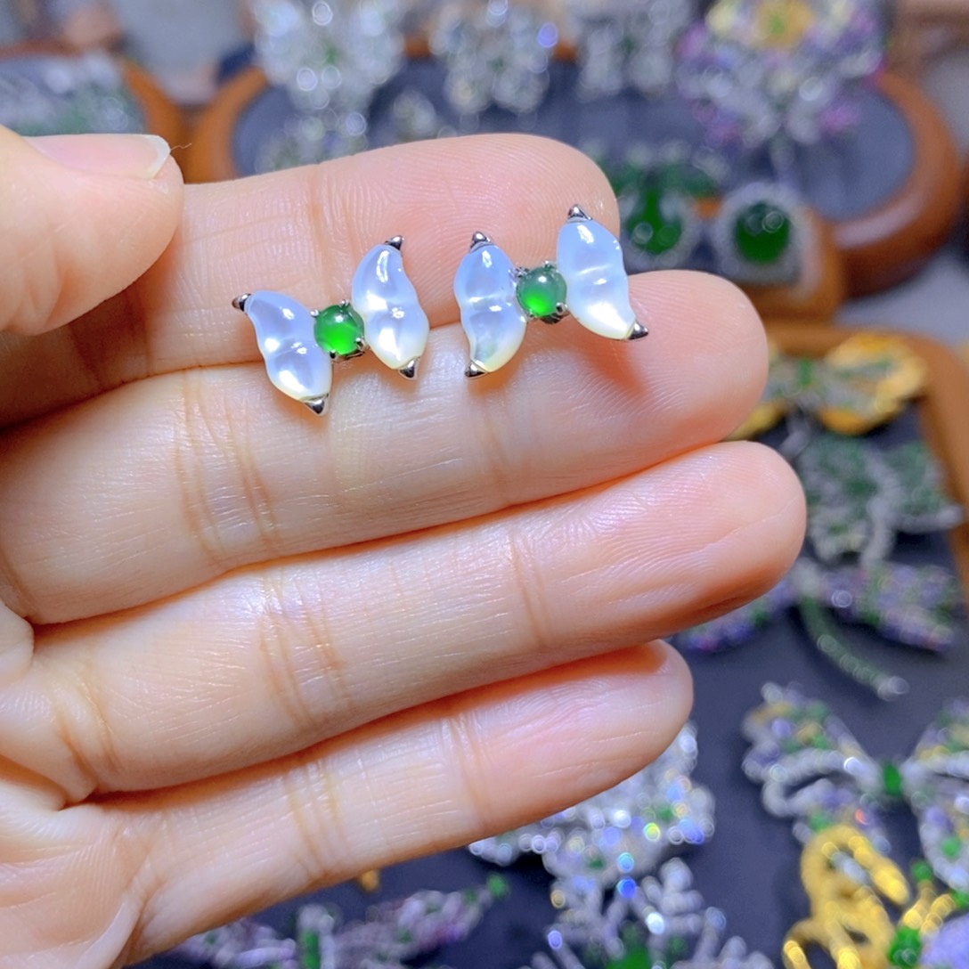 翡翠颈饰银S925镶嵌天然翡翠