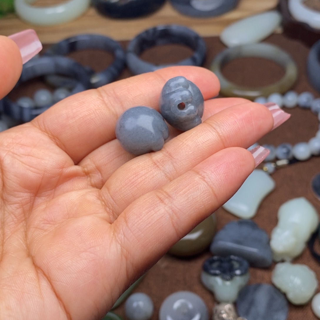 蝈***蝈和田玉未镶嵌颈饰