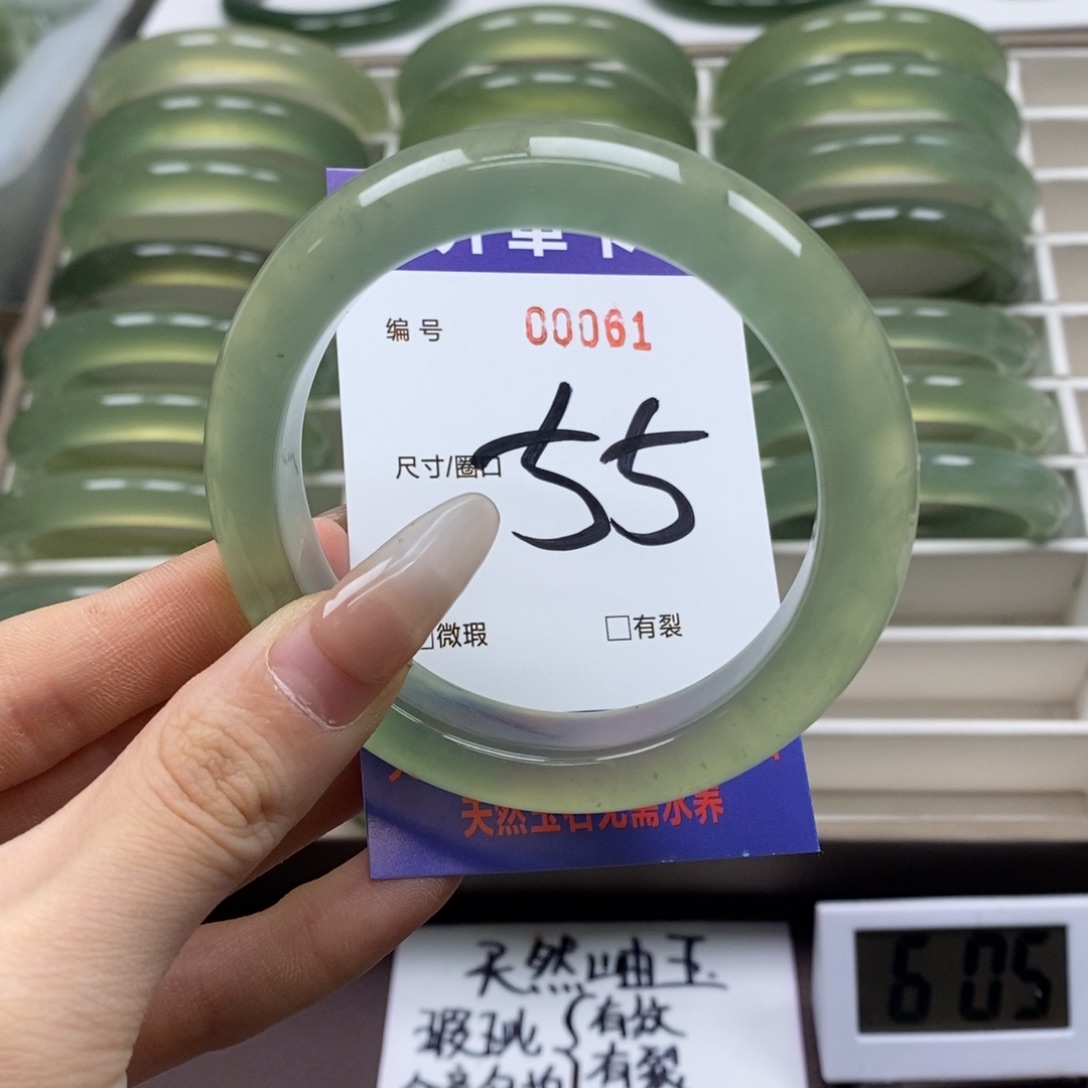 蛇纹石玉手镯未镶嵌