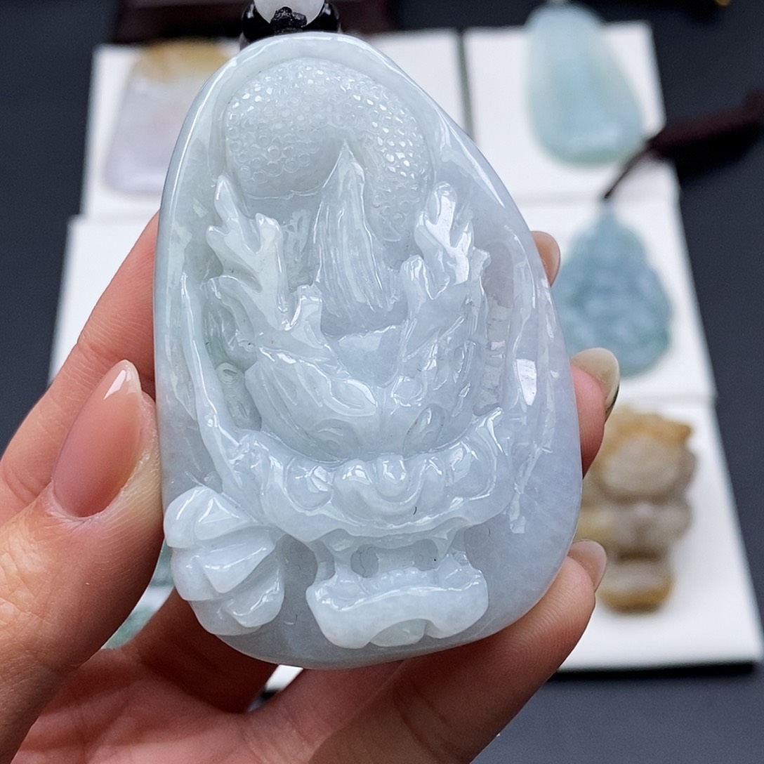 翡翠颈饰未镶嵌翡翠