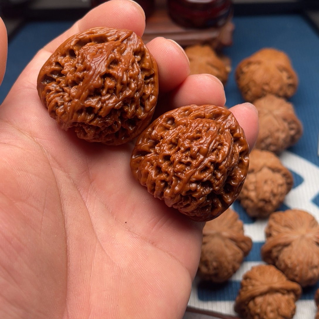 文玩核桃吊坠南疆石狮子头