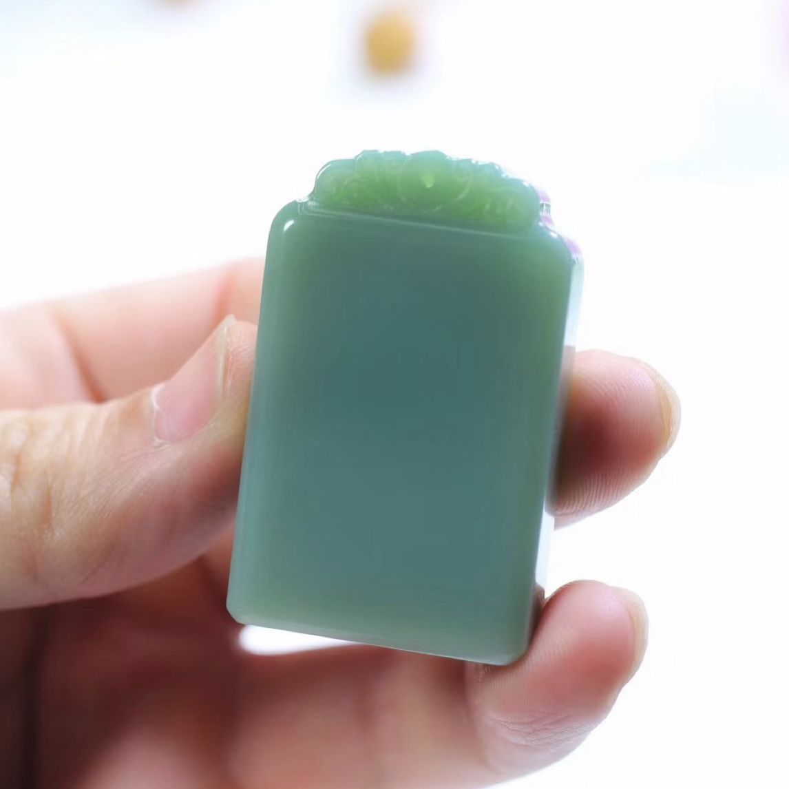 碧玉绿底粉青平安牌挂件