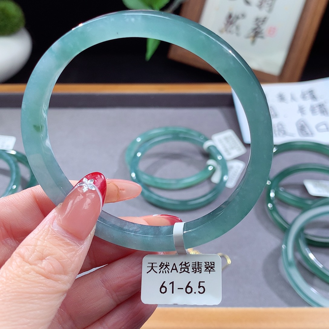 翡翠手镯（圆镯）未镶嵌