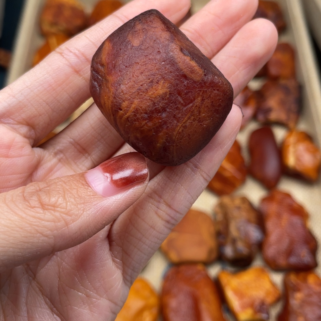 甜***气琥珀未镶嵌珠宝奇石