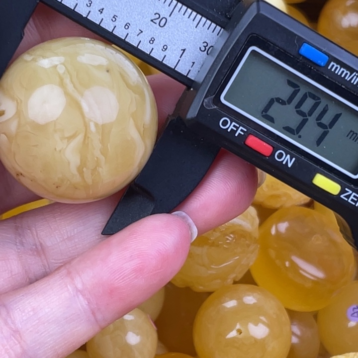 蜜蜡未镶嵌裸石微瑕471