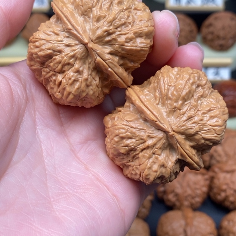 【闪购商品】文玩核桃吊坠…*方尊 