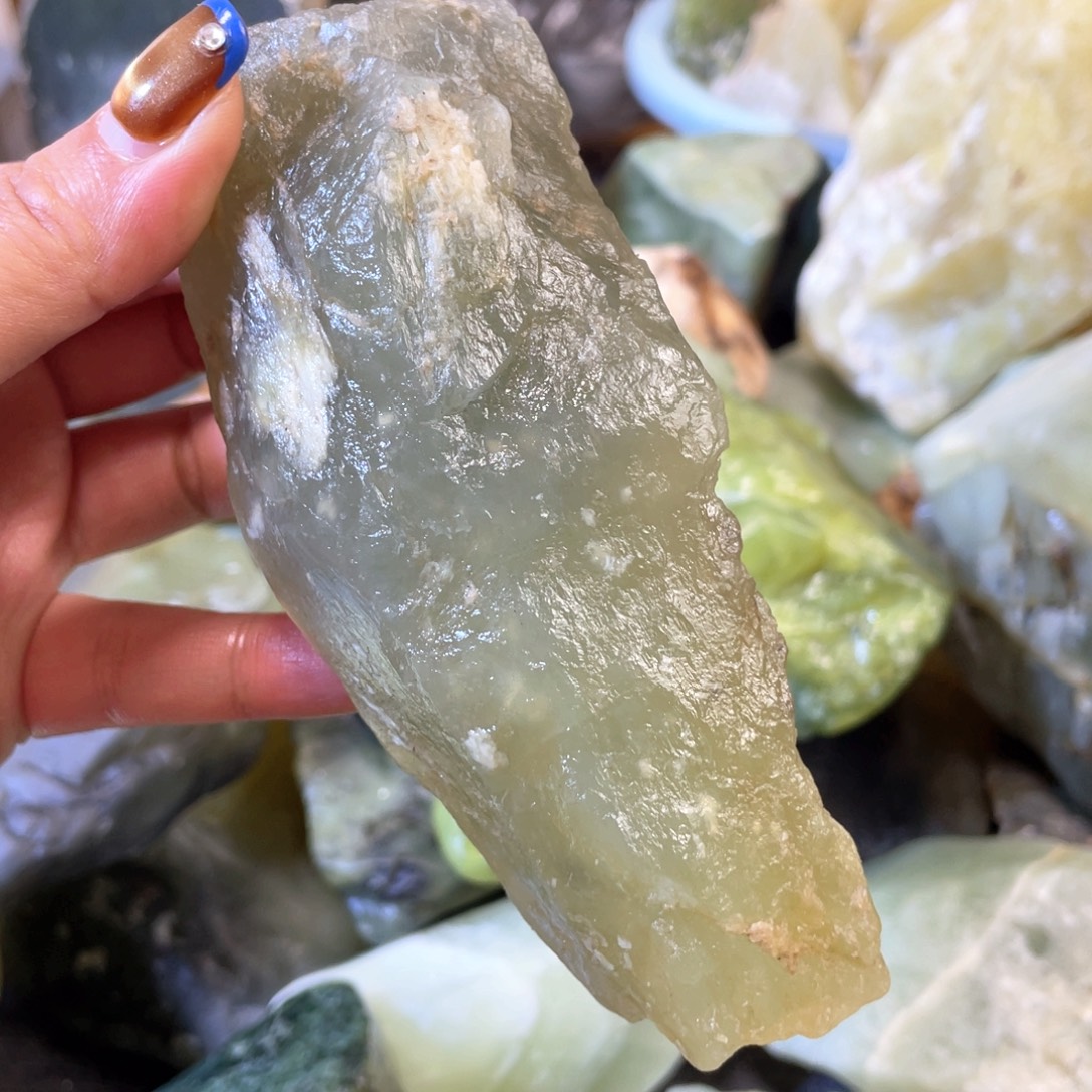 蛇纹石玉未镶嵌中国四大名玉简易