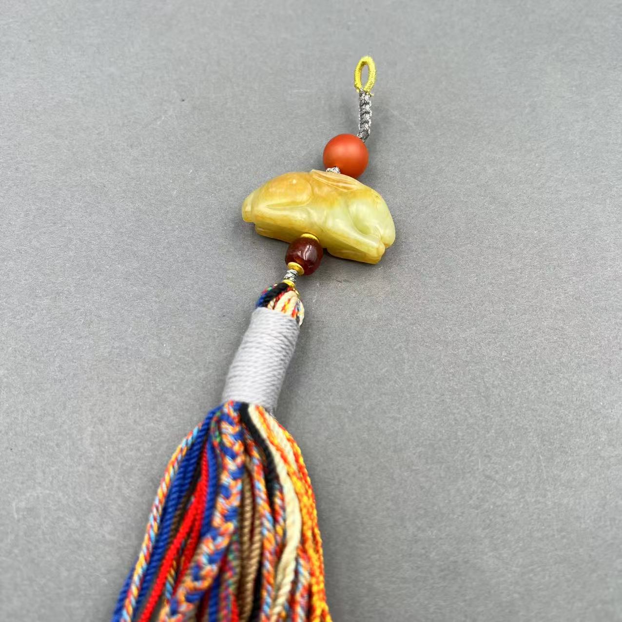 0211晚012和田玉黄玉兔子