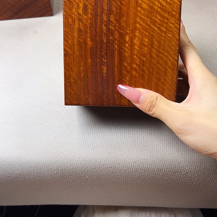 孚****子缅甸花梨木箱子一个