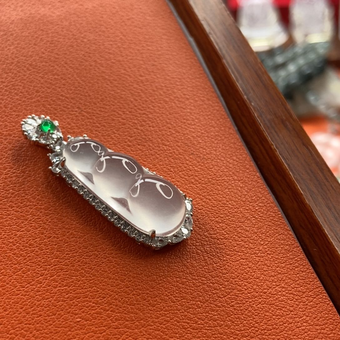 石英质玉颈饰银S925镶嵌有*白